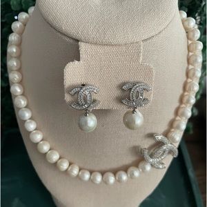 Authentic freshwater high quality pearls earrings & necklace in CC style set.
